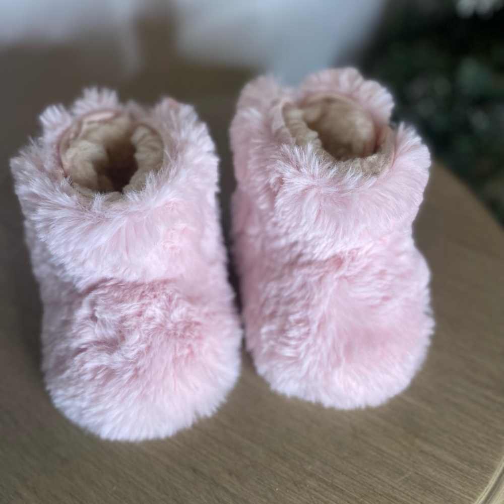 Infant size 2/3 pink fuzzy Ugg, like new